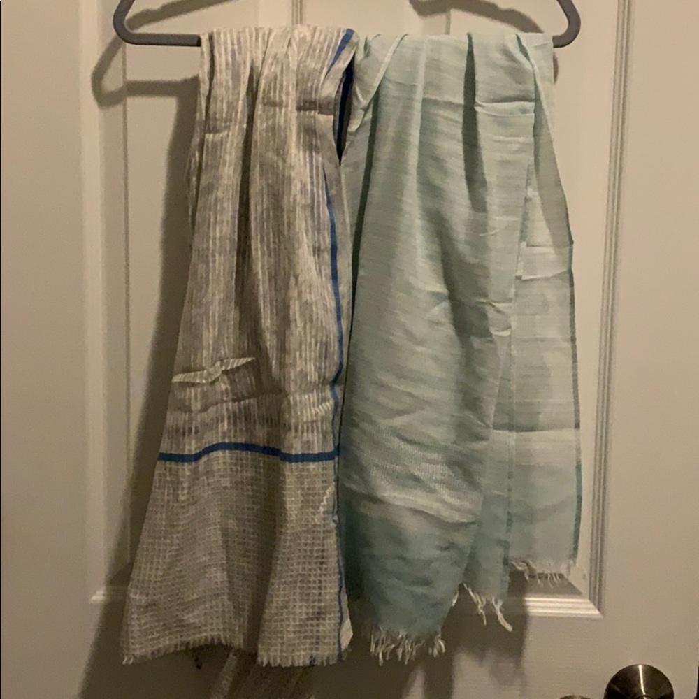2 light scarves